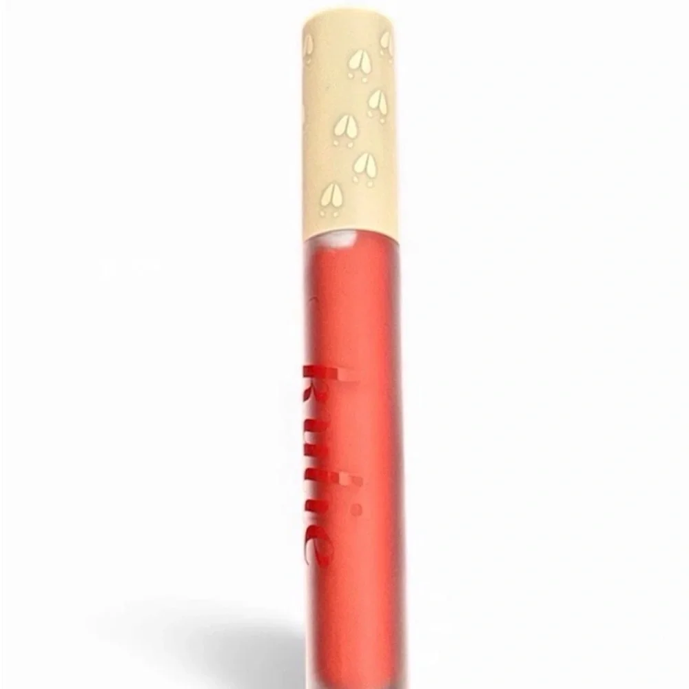 Kylie Cosmetics luxurious lip